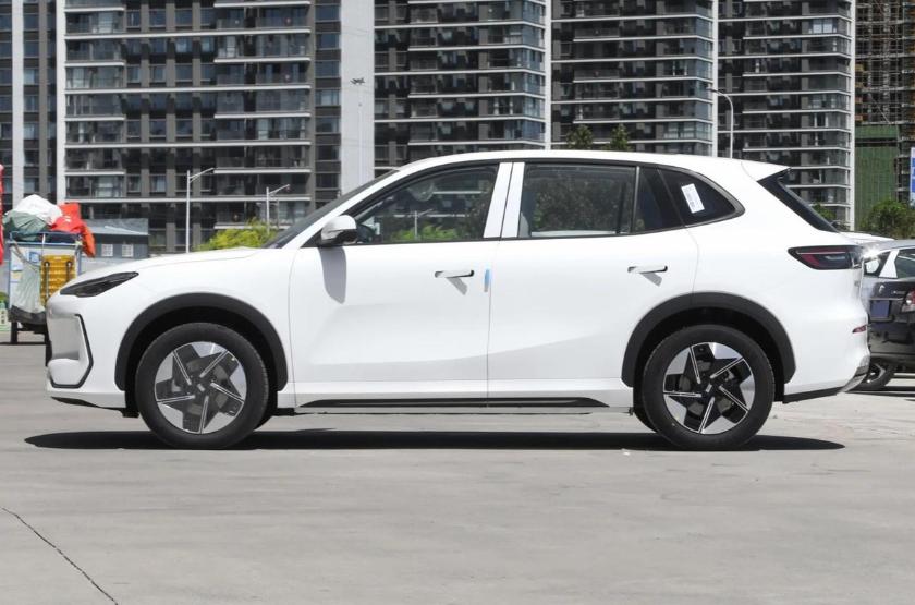 热门纯电大5座SUV,星光S对上银河E5,12万预算选谁?