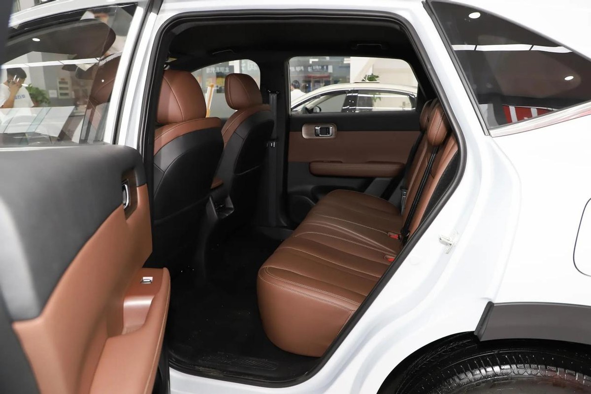 热门纯电大5座SUV,星光S对上银河E5,12万预算选谁?