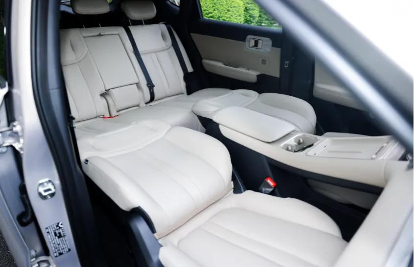 热门纯电大5座SUV,星光S对上银河E5,12万预算选谁?