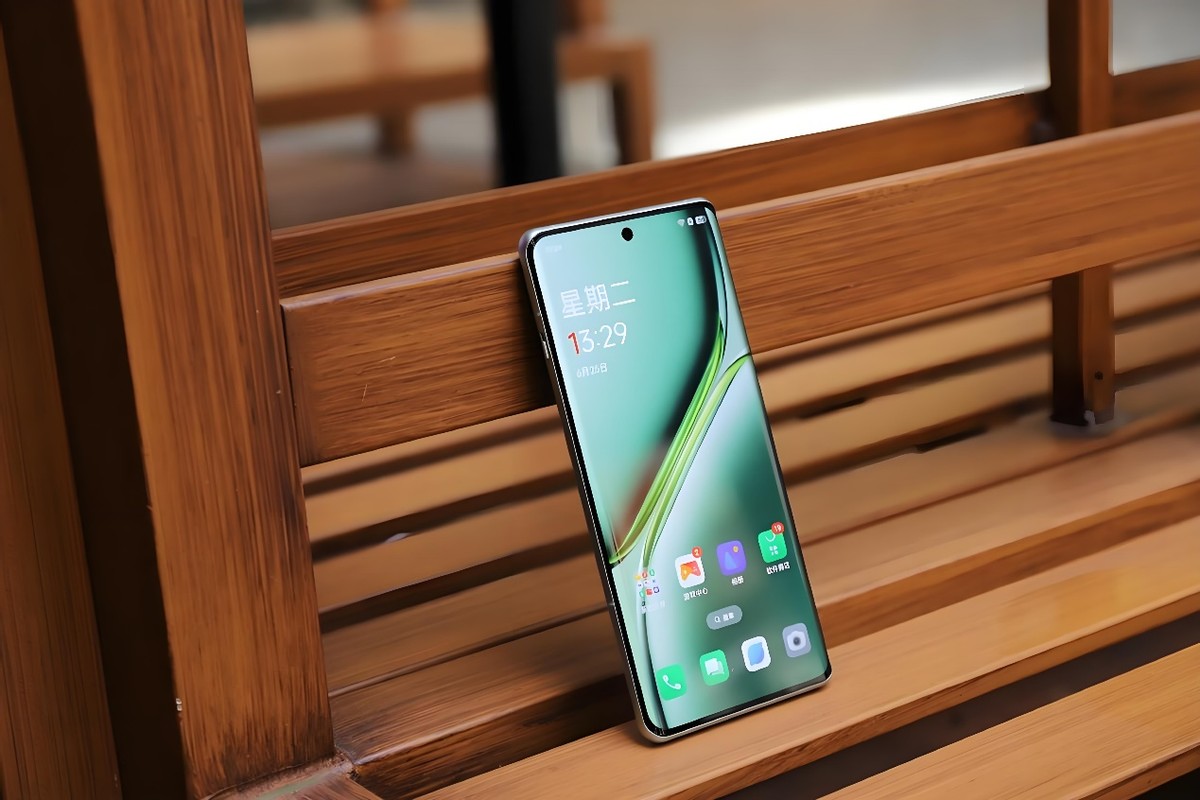 3000元“卷王之王”,24GB+1TB+6100mAh,OPPO这一波让人看懵了!