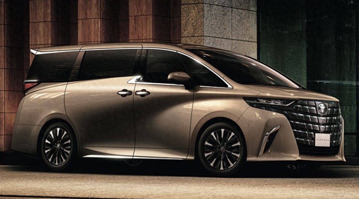 2025款丰田埃尔法黄金版,起价91.9万的MPV,依旧搭载四缸机