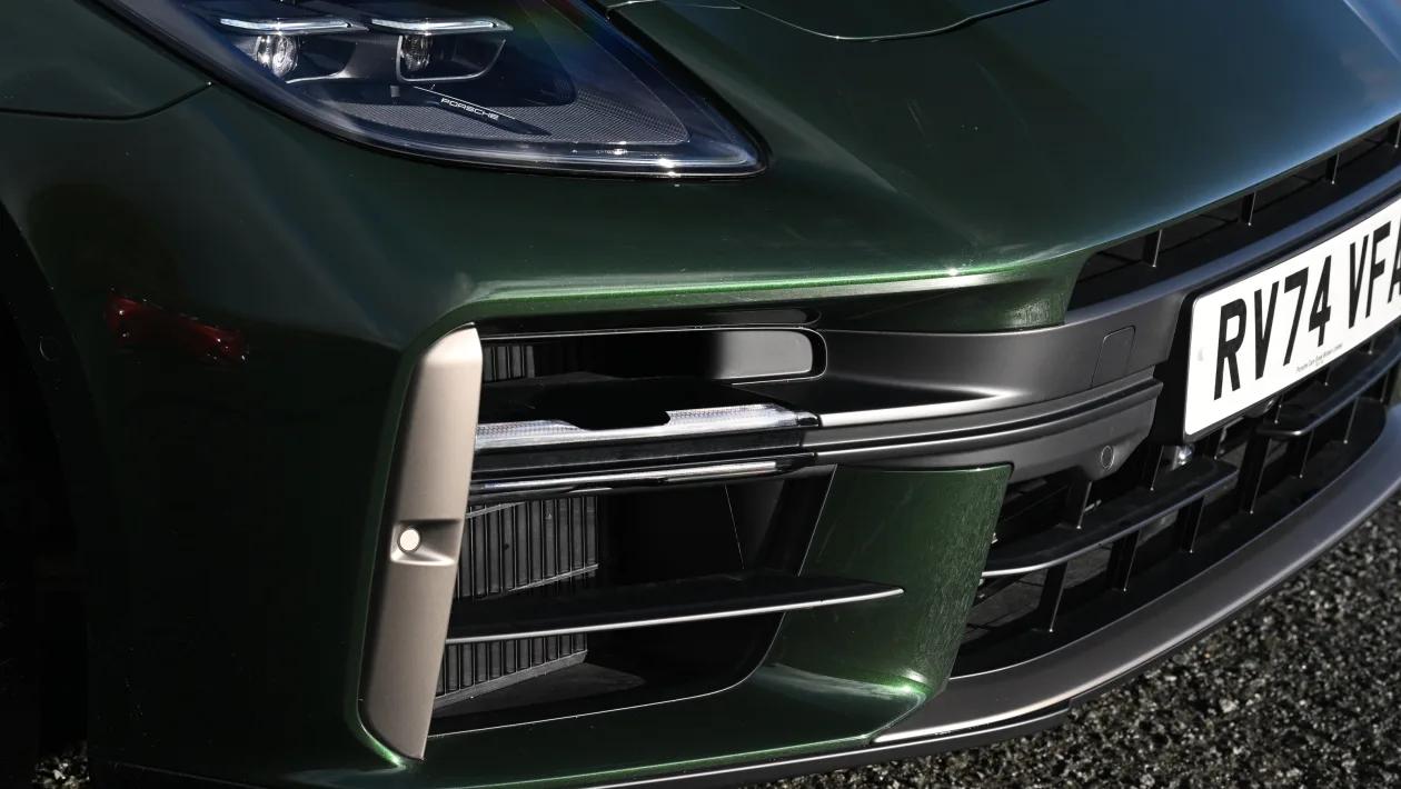 主要提升在内在,全新保时捷Panamera Turbo E-Hybrid实车图曝光