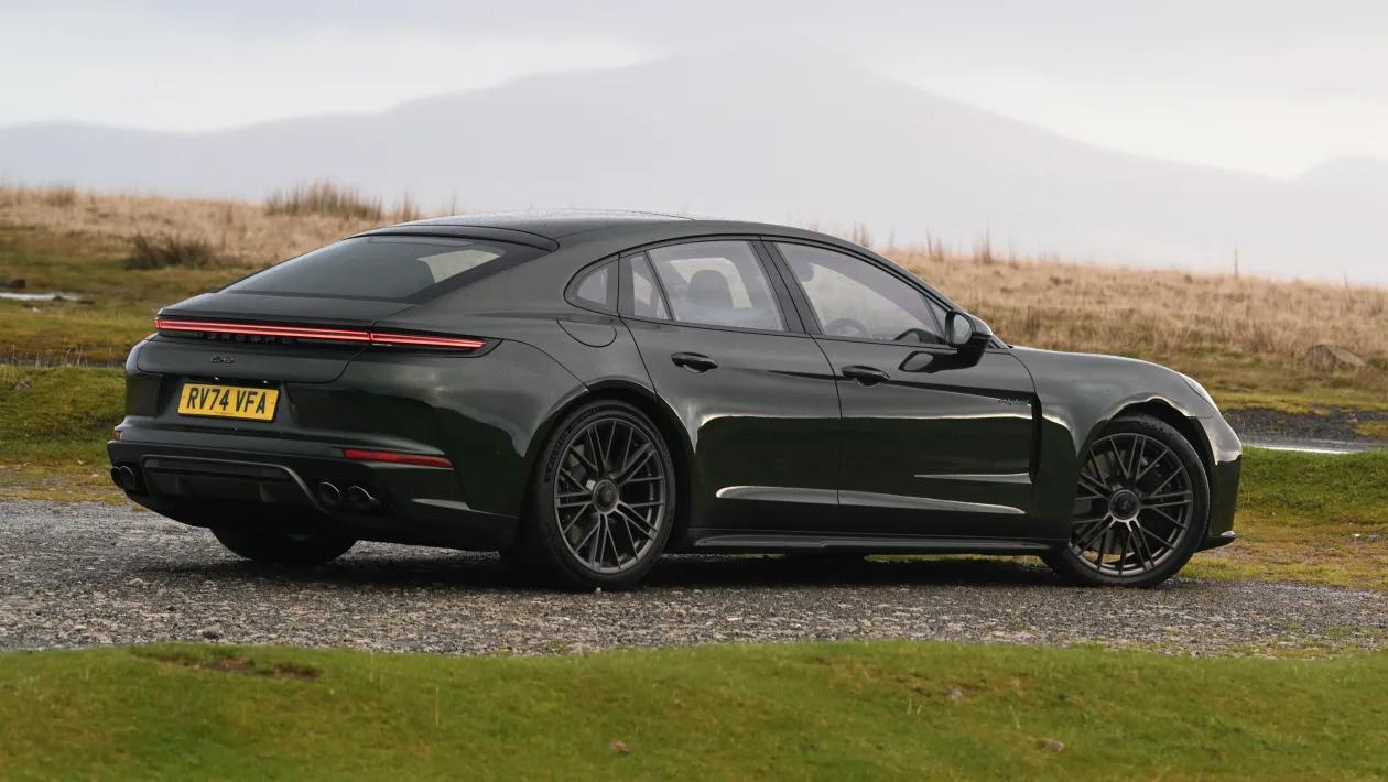 主要提升在内在,全新保时捷Panamera Turbo E-Hybrid实车图曝光