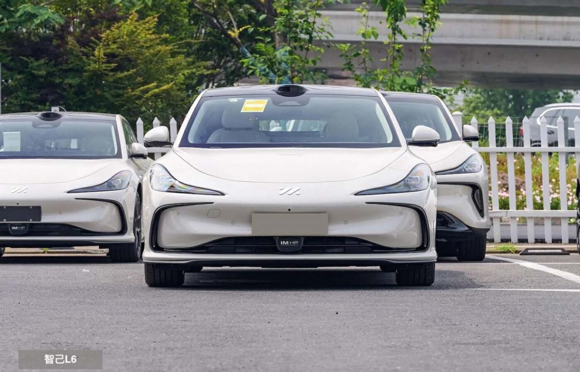 预算21万买纯电轿车,小米SU7对比智己L6,到底该如何选?