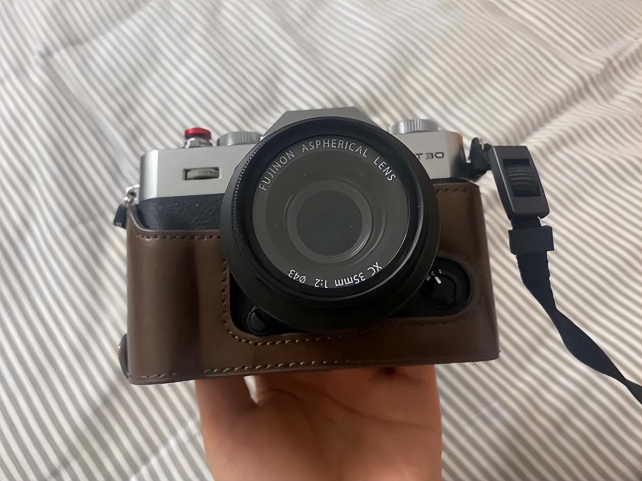 资深玩家票选十大 \"硬核\" 相机,佳能 EOS 5D Mark III 竟只排第 3?