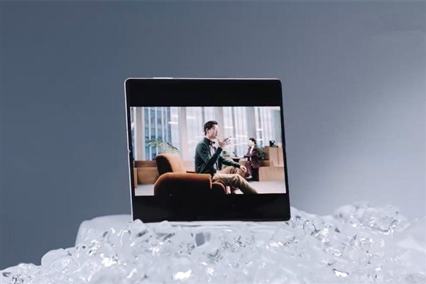 vivo X Fold5内外屏标配LTPO 8T:视效震撼
