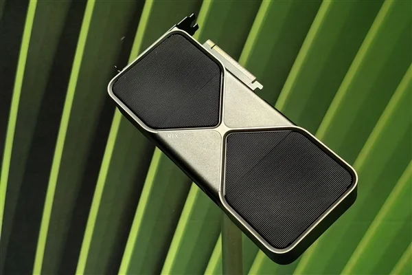 总感觉公司快倒闭了！黄仁勋绝非凡尔赛：英伟达曾有两次濒临破产 你记得哪次