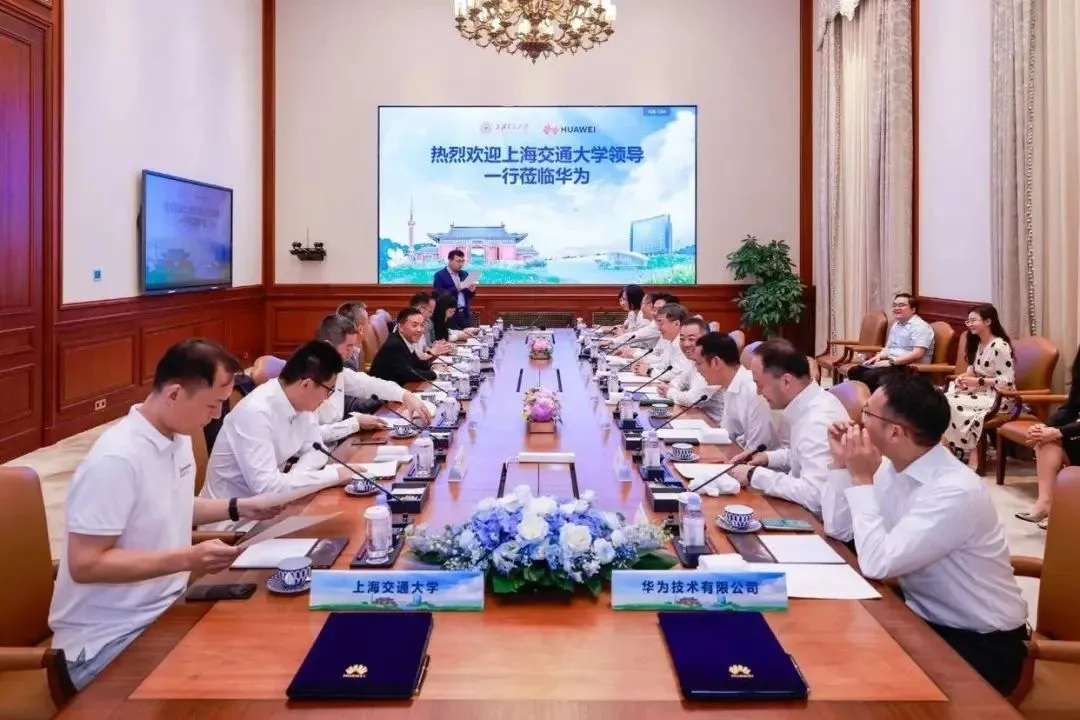 时隔5年，任正非又与上海交通大学校长会面了。