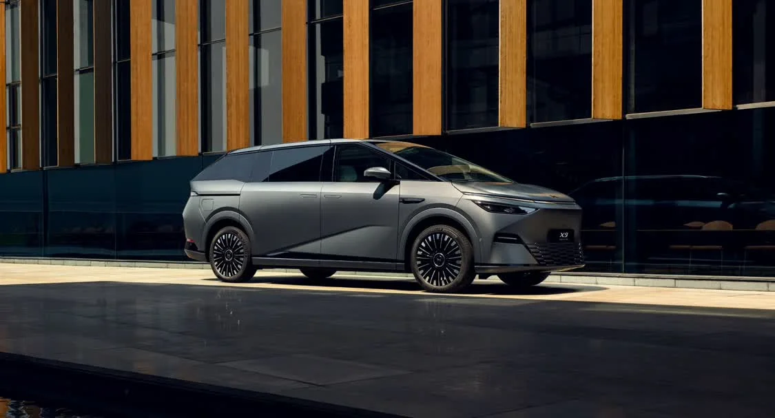 小鹏首个海外智造基地投产，首台印尼本地化生产X9交付