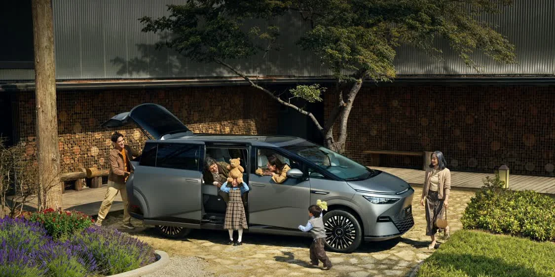 小鹏首个海外智造基地投产，首台印尼本地化生产X9交付