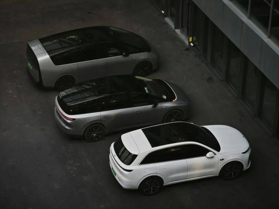 “纠结”的理想i8,“玩命”的乐道L90