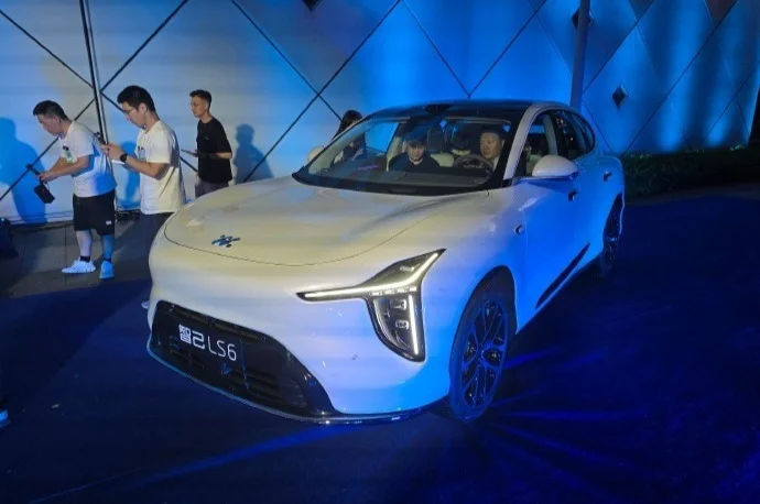新一代智己LS6上市：起售价20.99万，搭载800V超快充+智慧四轮转向
