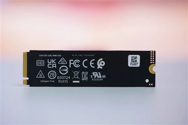 疾速7000MB/s！长江存储PC450 1TB SSD图赏