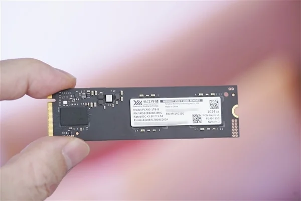 疾速7000MB/s！长江存储PC450 1TB SSD图赏
